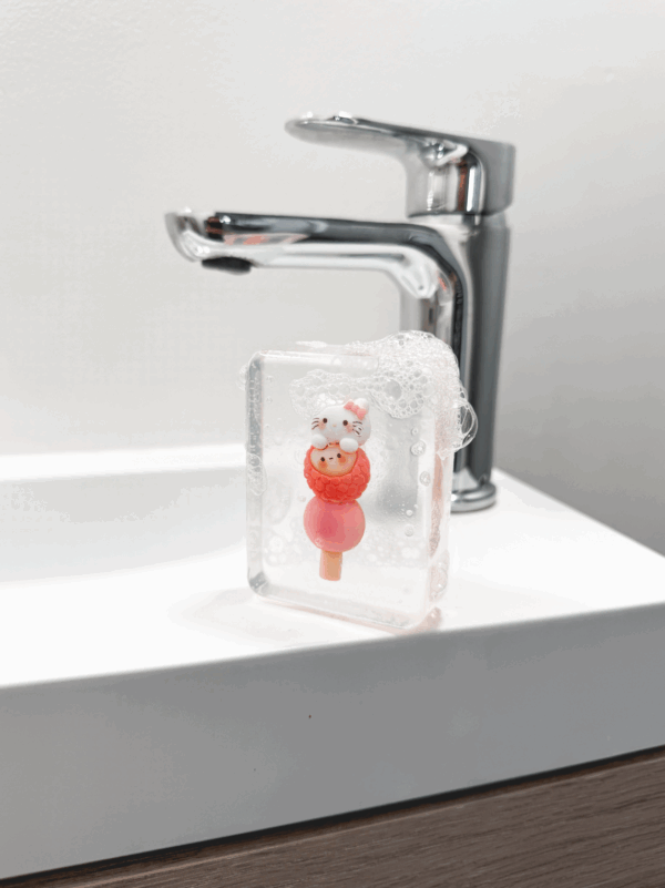 Savon Hello Kitty - Maison Ayaka X Ludi Soap – Image 2