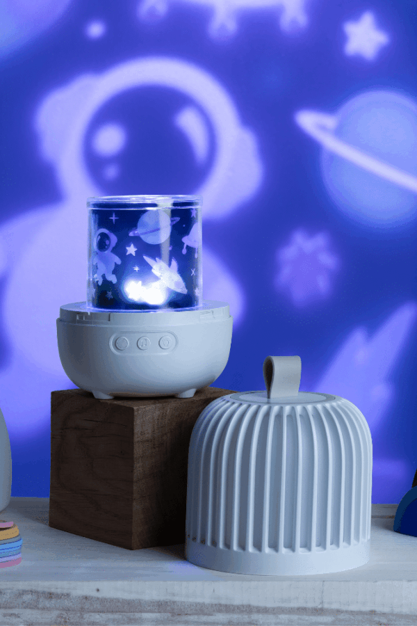 Veilleuse musicale et projecteur Little L – Image 4