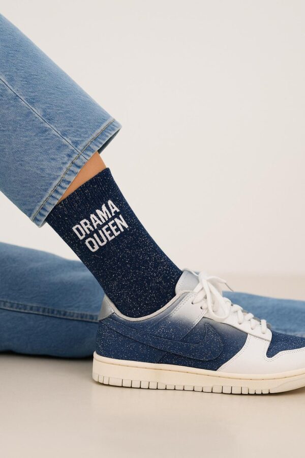 Chaussettes à Paillettes à Message "Drama Queen" - Bleu Marine – Image 2