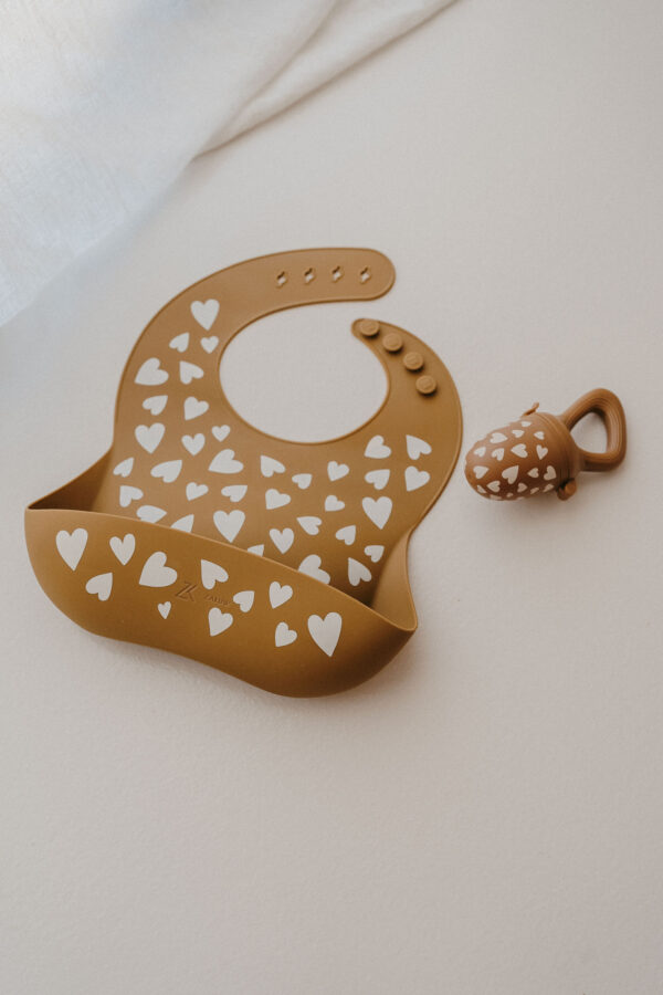 Bavoir en silicone Fall in love Camel – Image 3