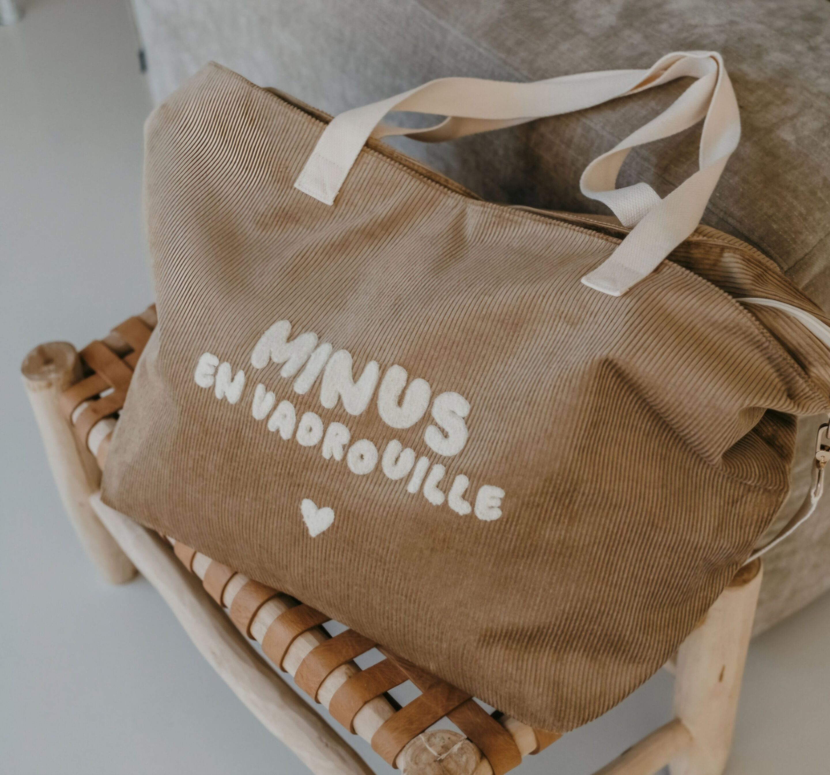 PRÉ-COMMANDE Sac cabas XL velours beige " Minus en vadrouille "