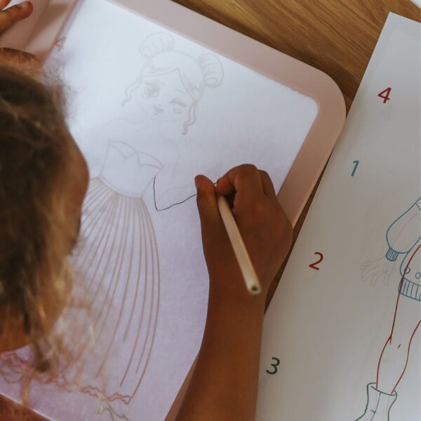 Tablette à dessin lumineuse Kidydraw Pro "Dessinons la mode" – Image 9