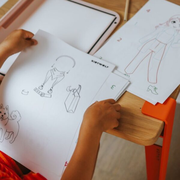 Tablette à dessin lumineuse Kidydraw Pro "Dessinons la mode" – Image 5