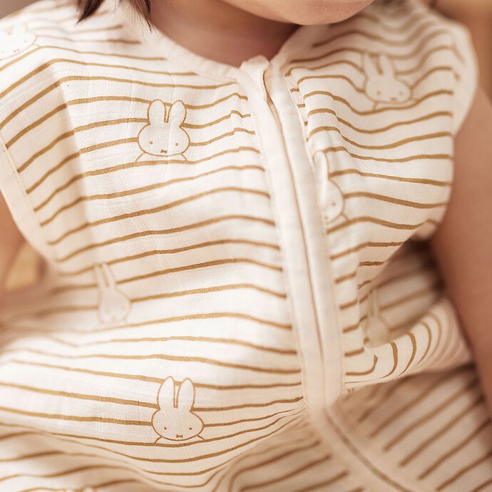 Gigoteuse légère en 
gaze de coton Miffy Stripe Biscuit 110cm