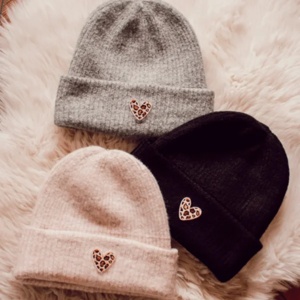 Bonnet coeur brodé léopard Beige – Image 3