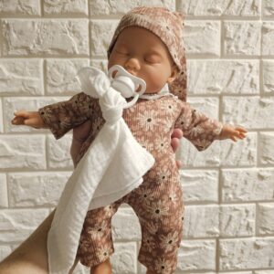 Poupon dormeur fleuri au corps mou