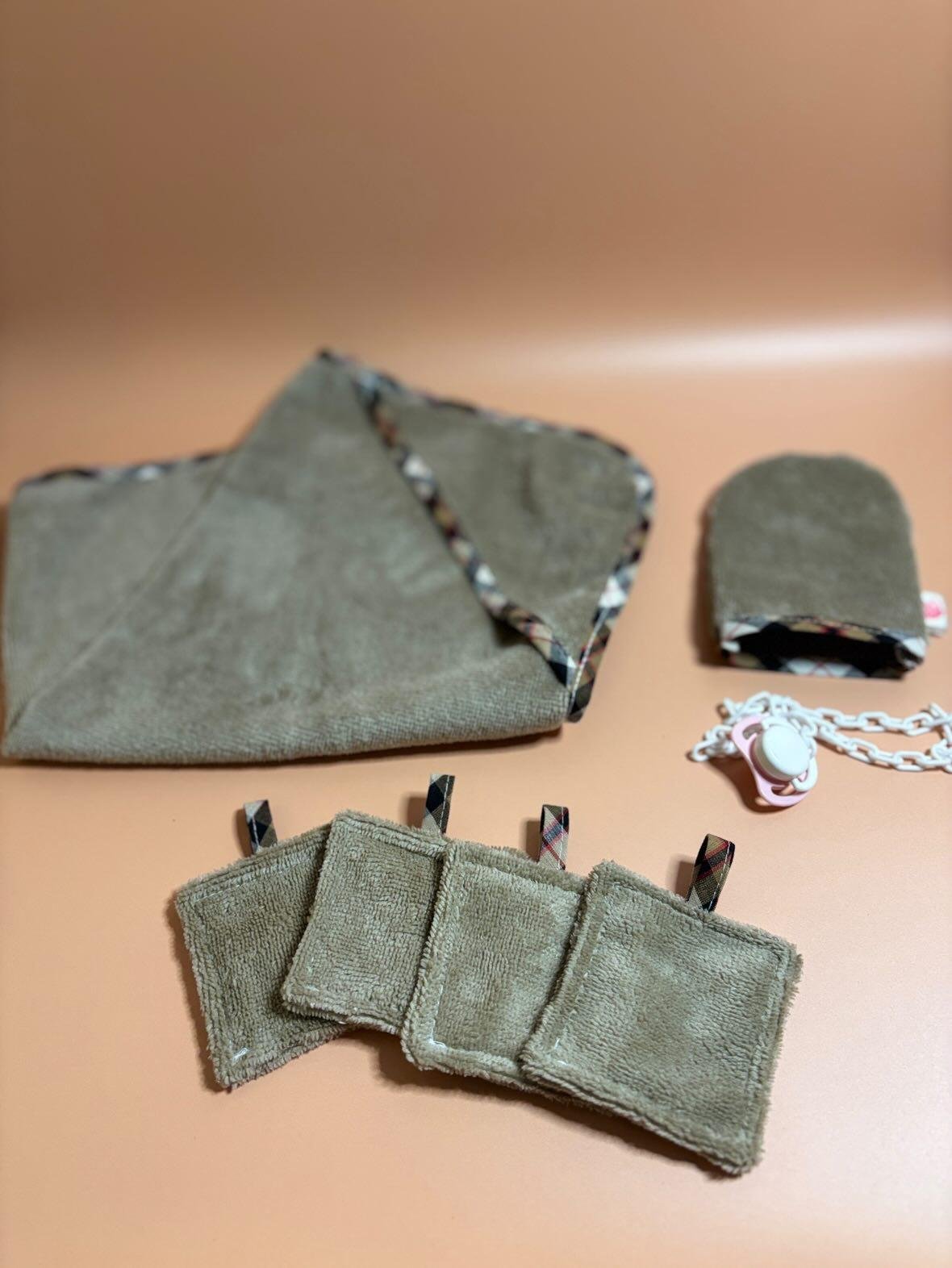 Ensemble de toilette et cape de bain pour poupée – Image 2