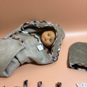 Ensemble de toilette et cape de bain pour poupée