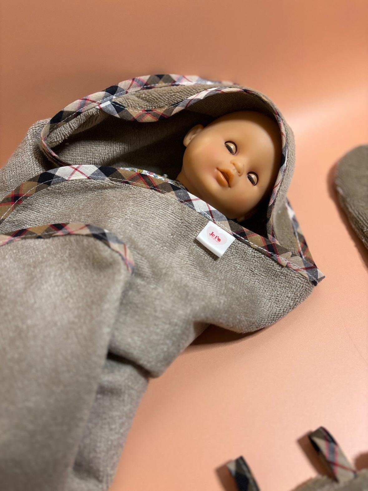 Ensemble de toilette et cape de bain pour poupée – Image 3