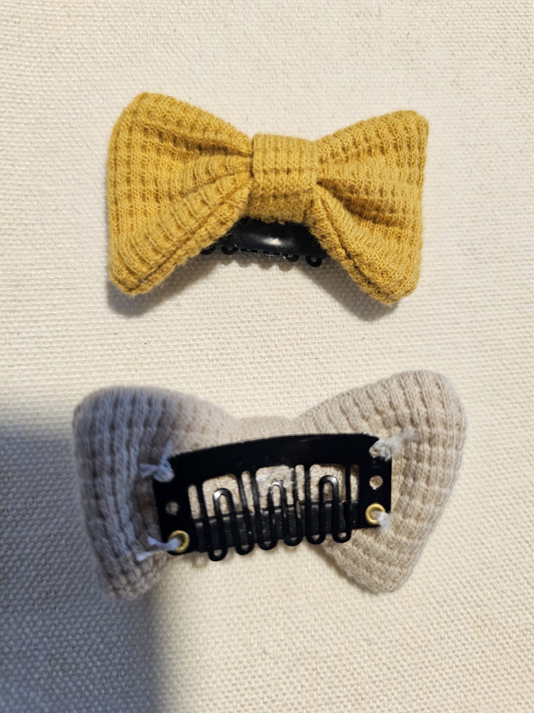 Lot de 2 mini barrettes antiglisse nid d'abeille – Image 2
