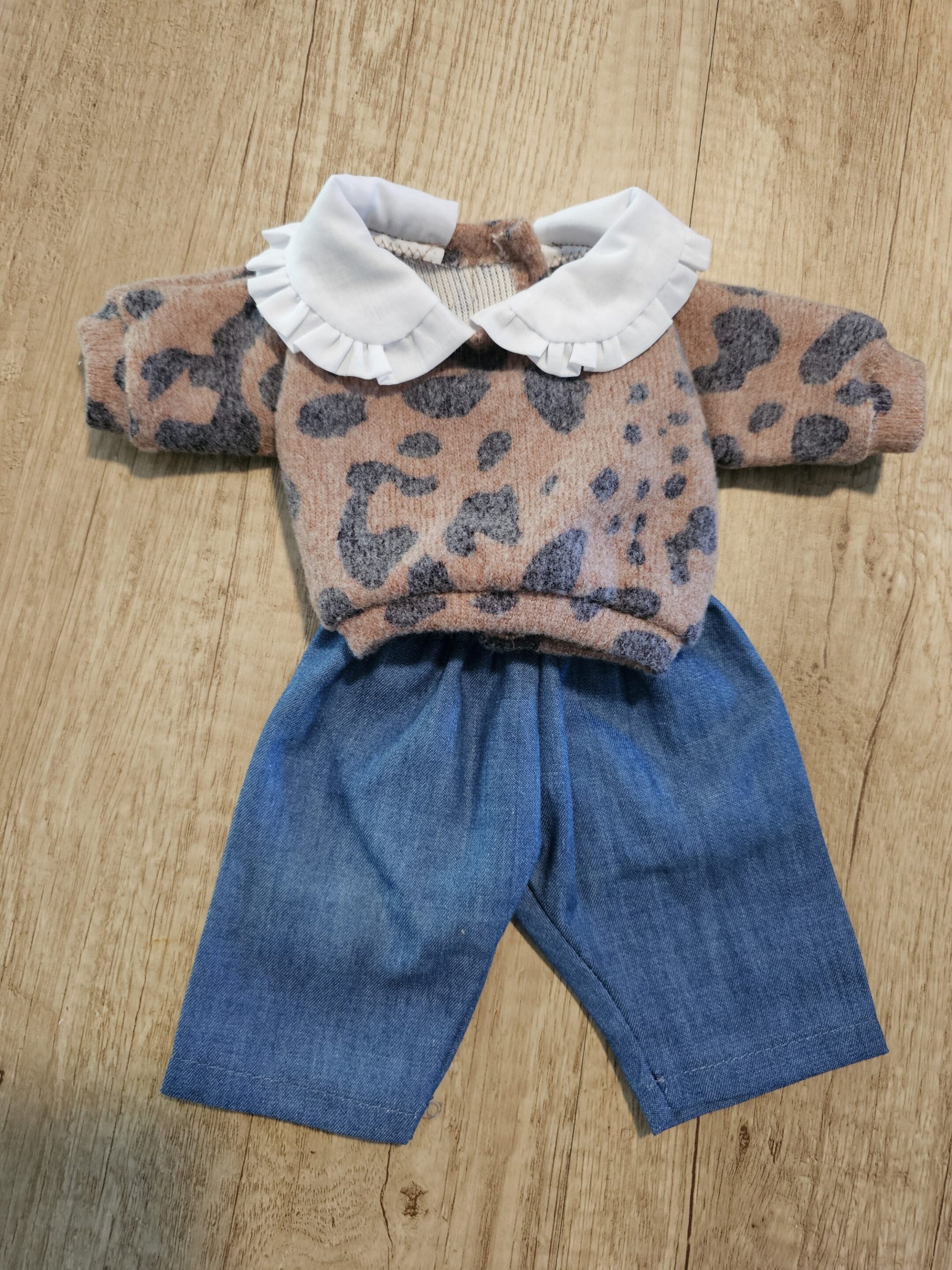 Vêtements poupée Sweat léopard col claudine et pantalon jean – Image 2